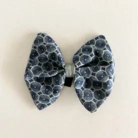 Hiro Wolf Dog Bow Tie: ShweShwe Navy Circles