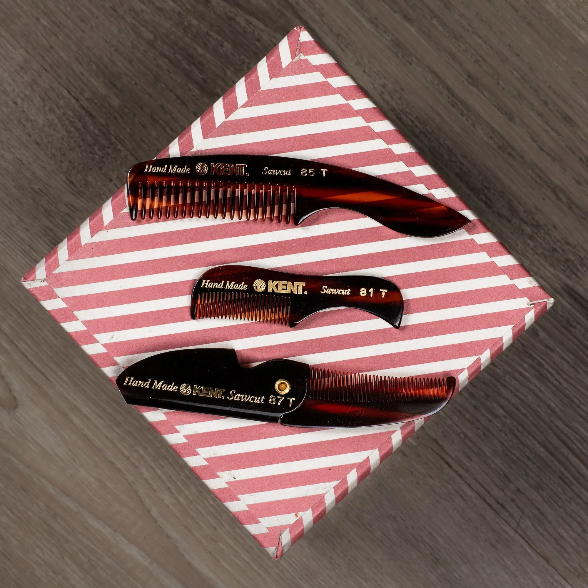 Kent NU22 Fine Tooth Comb with Black Leather Case